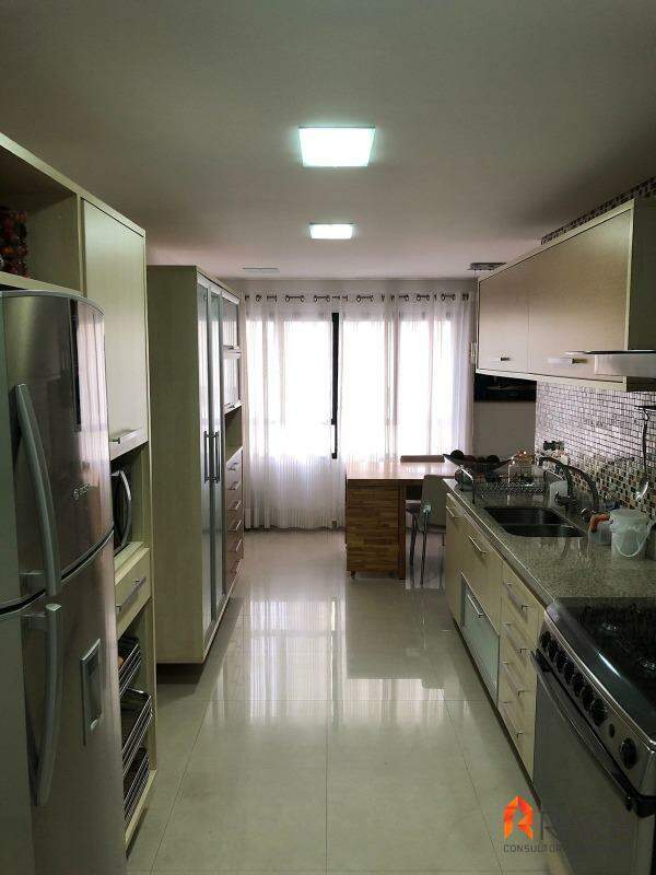 Apartamento à venda com 3 quartos, 210m² - Foto 10