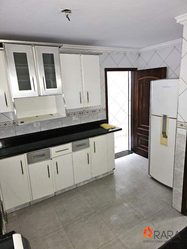 Casa à venda com 2 quartos, 150m² - Foto 3