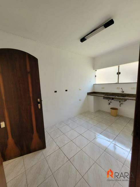 Casa à venda com 3 quartos, 229m² - Foto 11