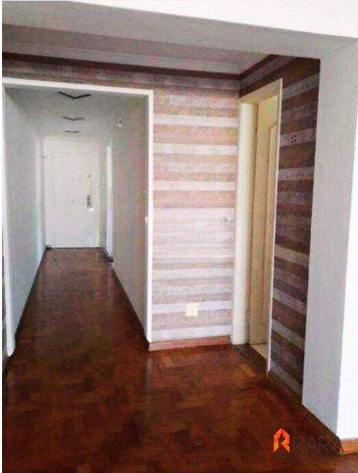 Apartamento à venda com 3 quartos, 130m² - Foto 2