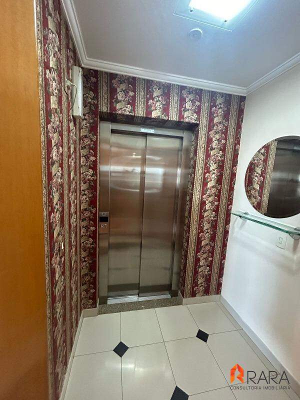 Apartamento à venda com 3 quartos, 167m² - Foto 2