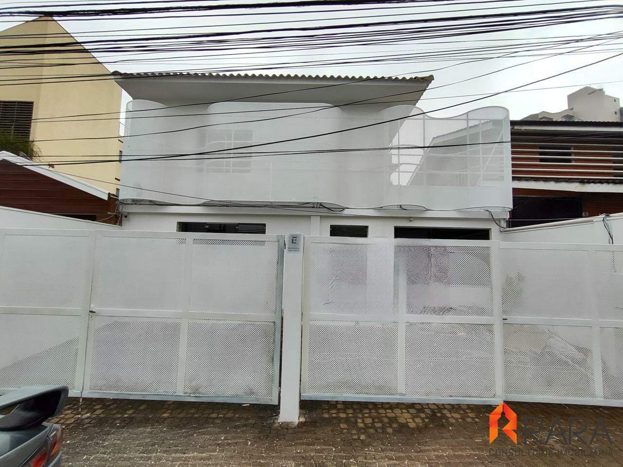 Sobrado para alugar com 3 quartos, 300m² - Foto 1