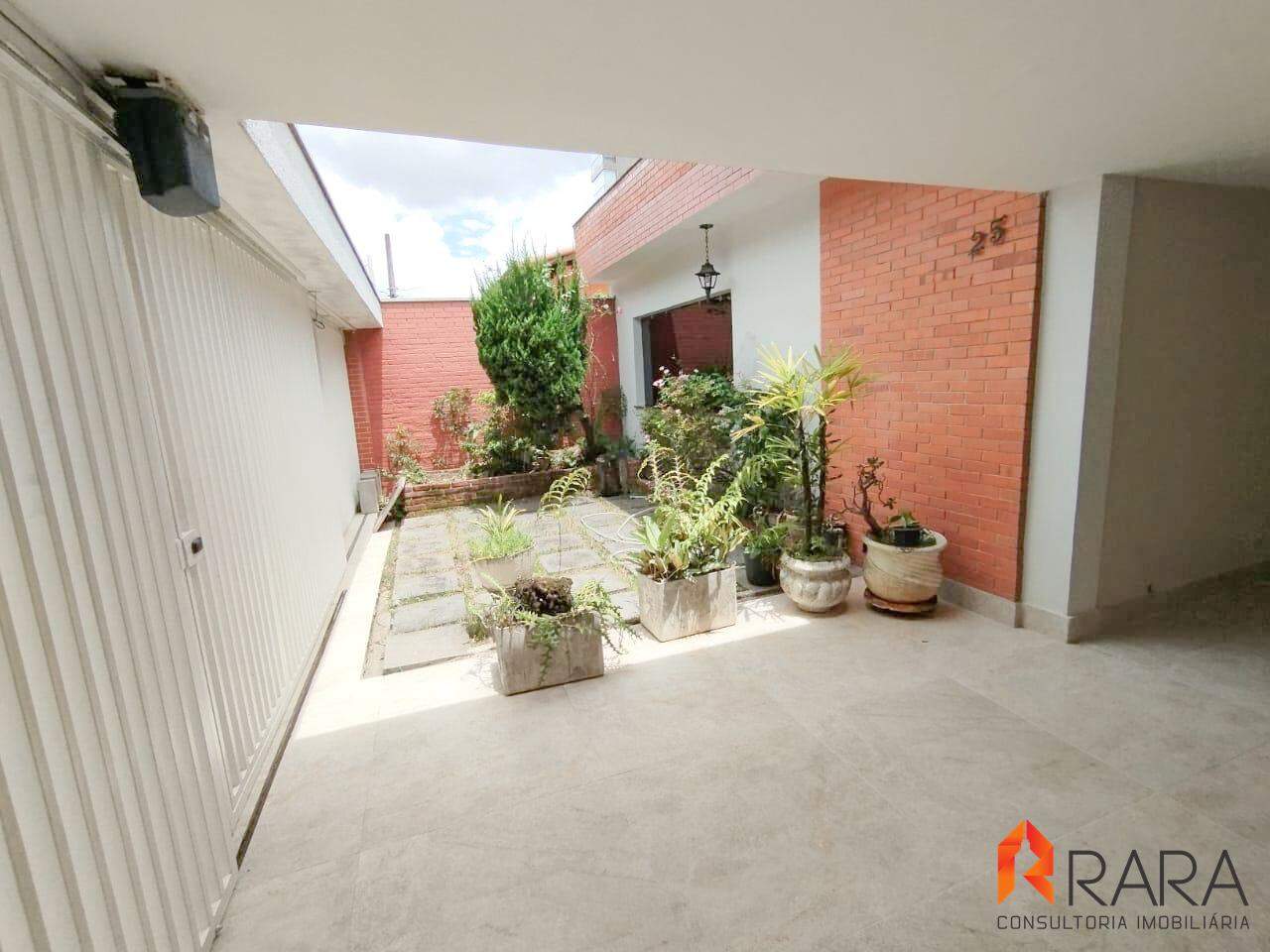 Casa para alugar com 3 quartos, 200m² - Foto 2