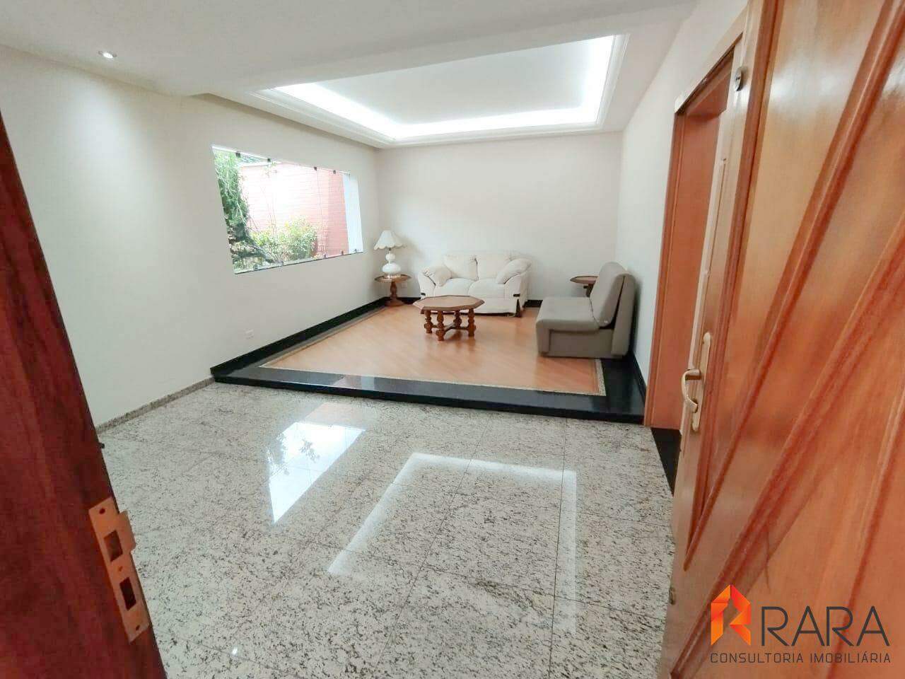 Casa para alugar com 3 quartos, 200m² - Foto 1