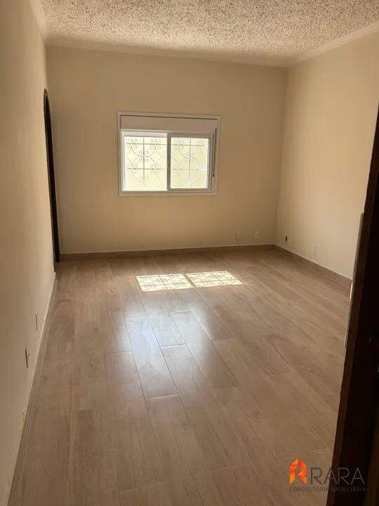 Casa para alugar com 4 quartos, 630m² - Foto 14