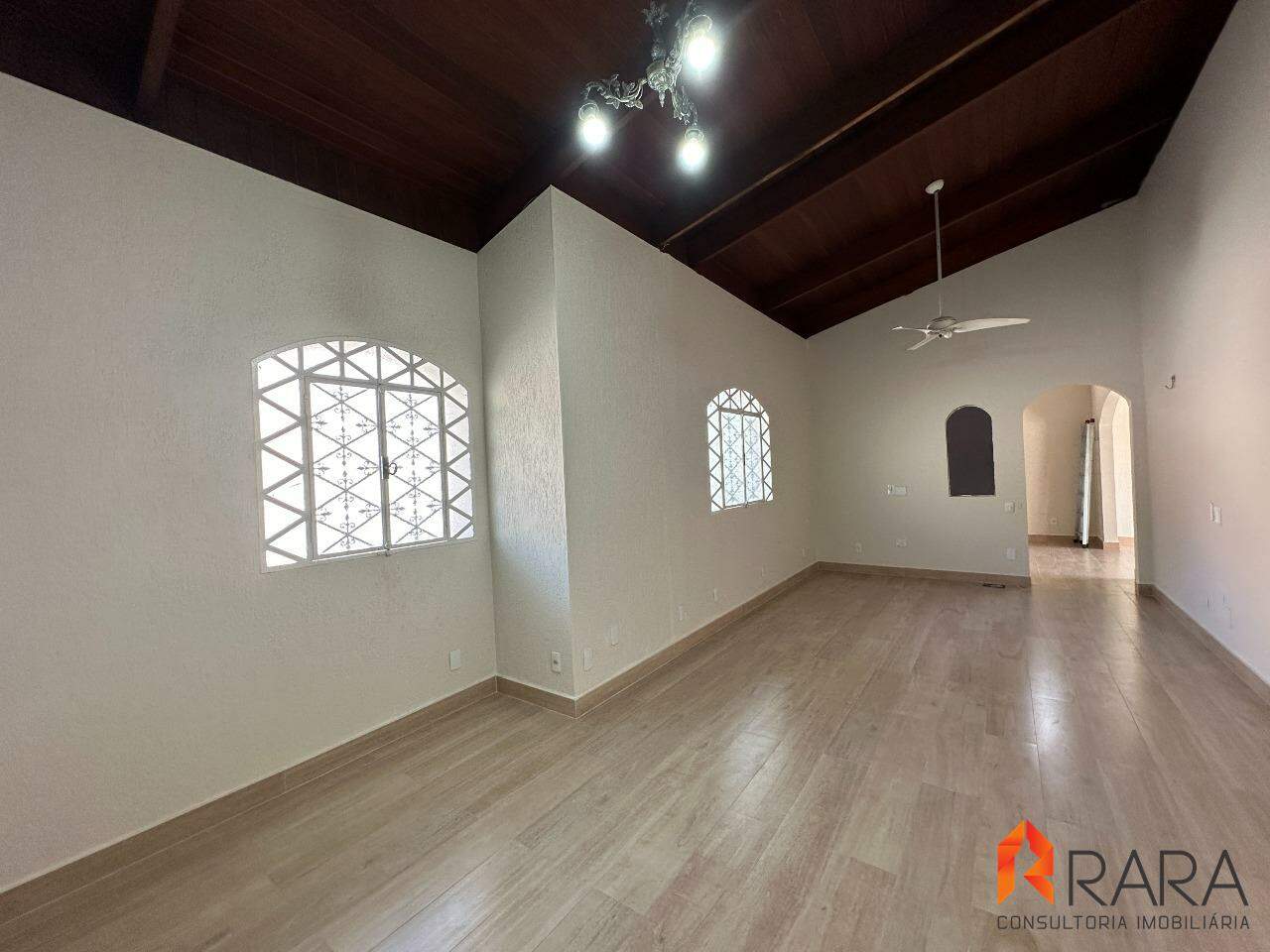 Casa para alugar com 4 quartos, 630m² - Foto 6