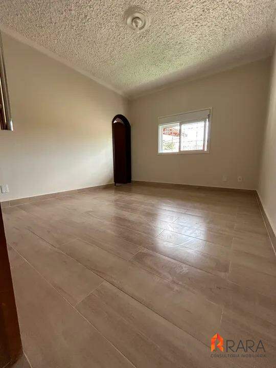 Casa para alugar com 4 quartos, 630m² - Foto 12