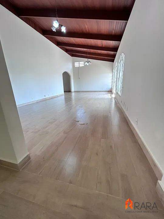 Casa para alugar com 4 quartos, 630m² - Foto 5