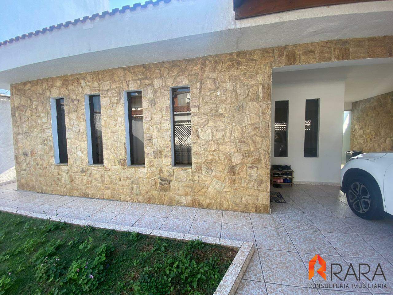 Casa à venda com 4 quartos, 298m² - Foto 1