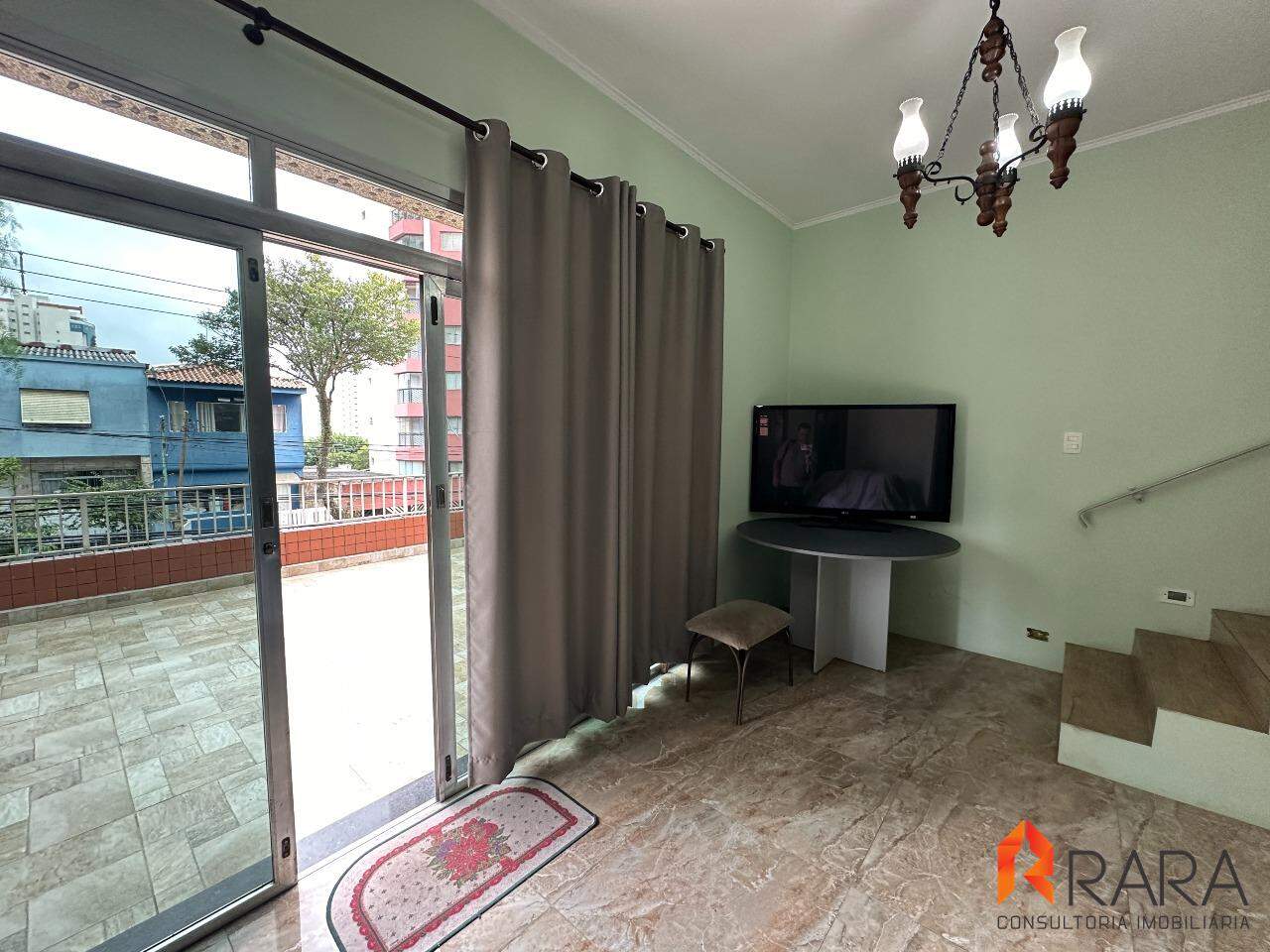 Sobrado para alugar com 4 quartos, 254m² - Foto 1