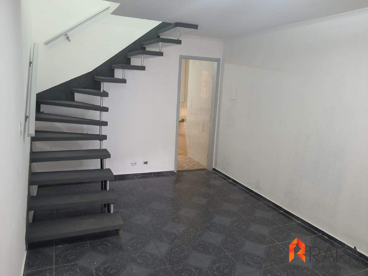 Sobrado para alugar com 2 quartos, 120m² - Foto 2