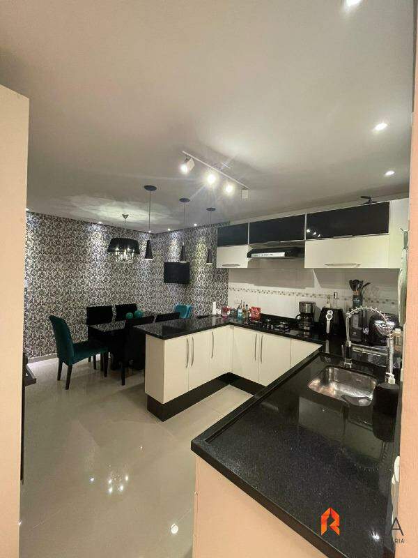 Sobrado à venda com 3 quartos, 130m² - Foto 1
