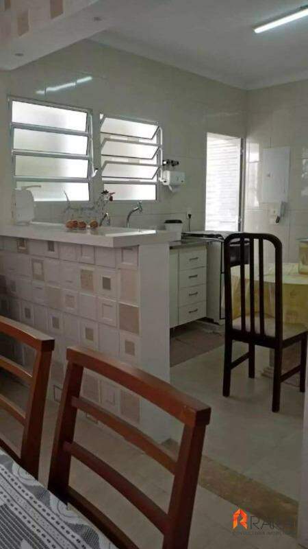 Casa para alugar com 2 quartos, 232m² - Foto 5