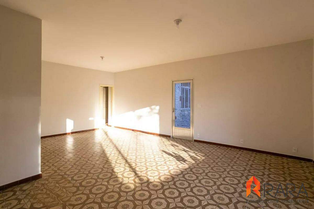 Casa para alugar com 3 quartos, 200m² - Foto 2