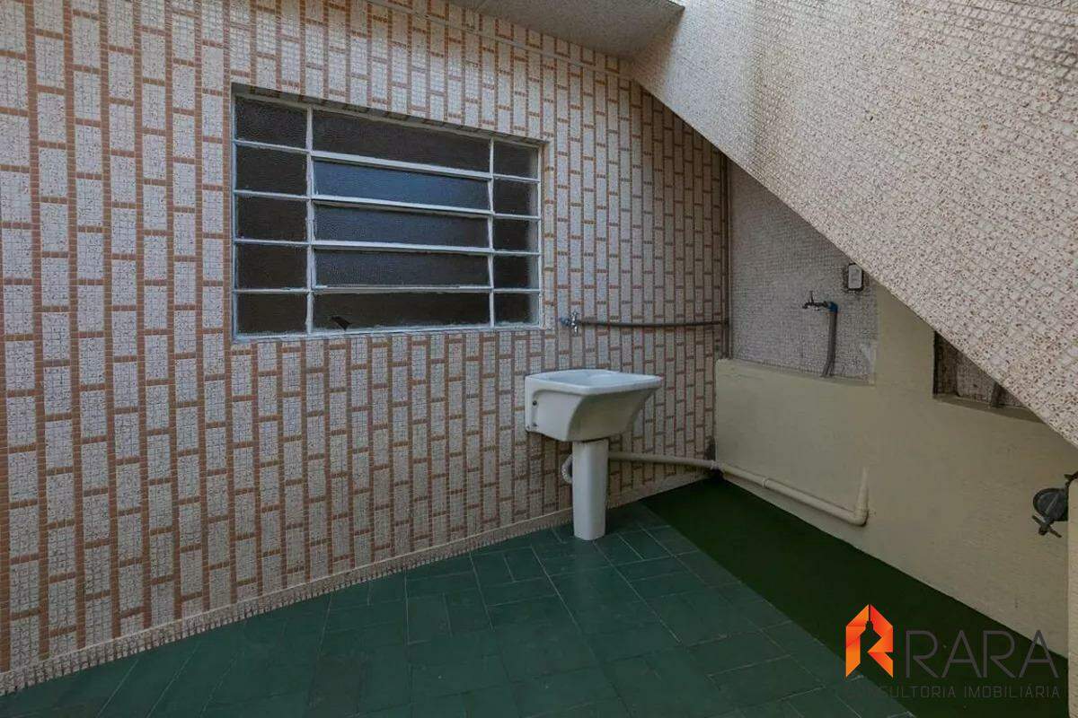Casa para alugar com 3 quartos, 200m² - Foto 26