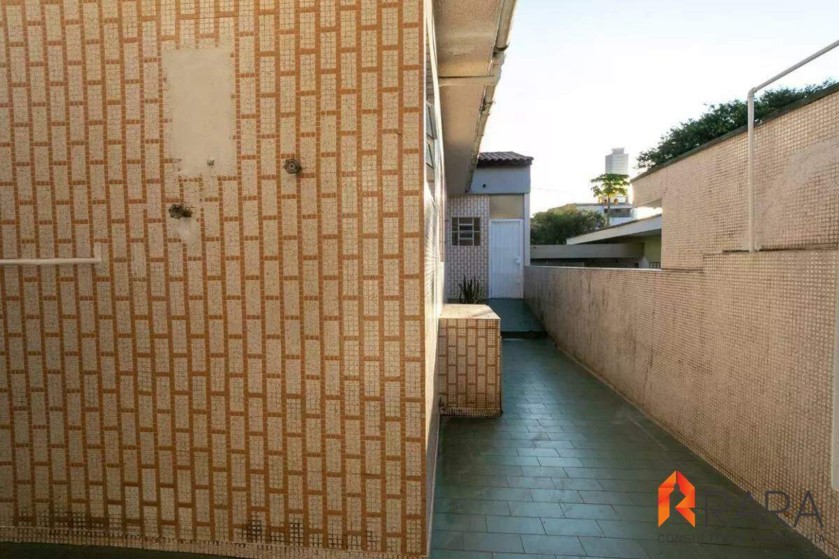 Casa para alugar com 3 quartos, 200m² - Foto 25