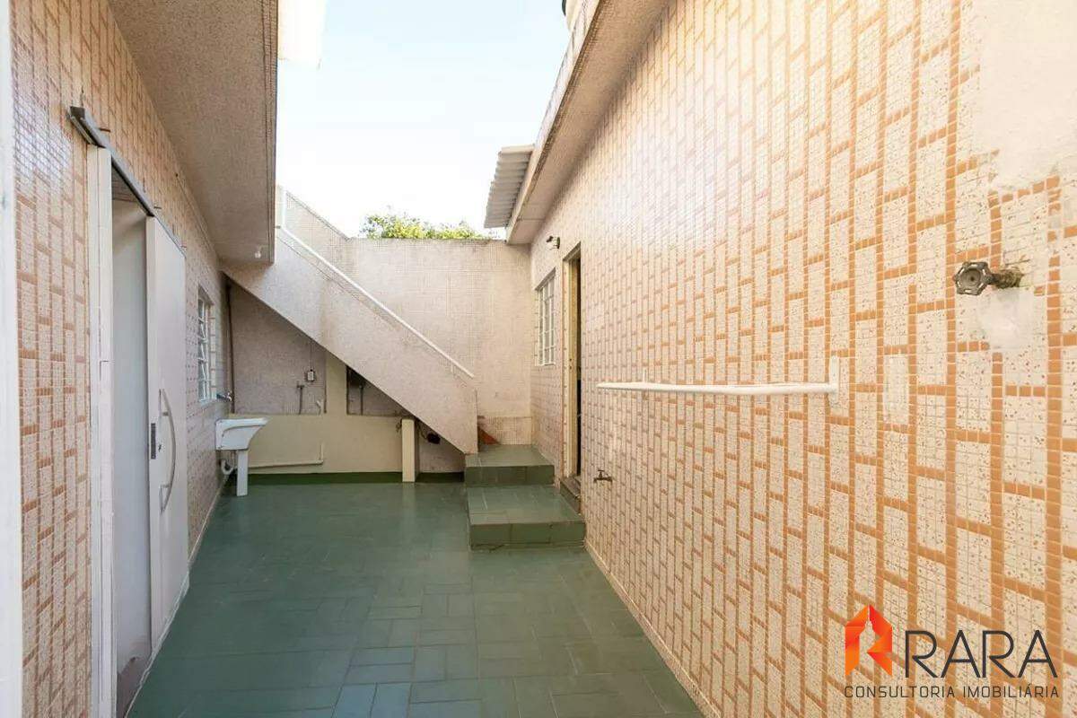 Casa para alugar com 3 quartos, 200m² - Foto 27