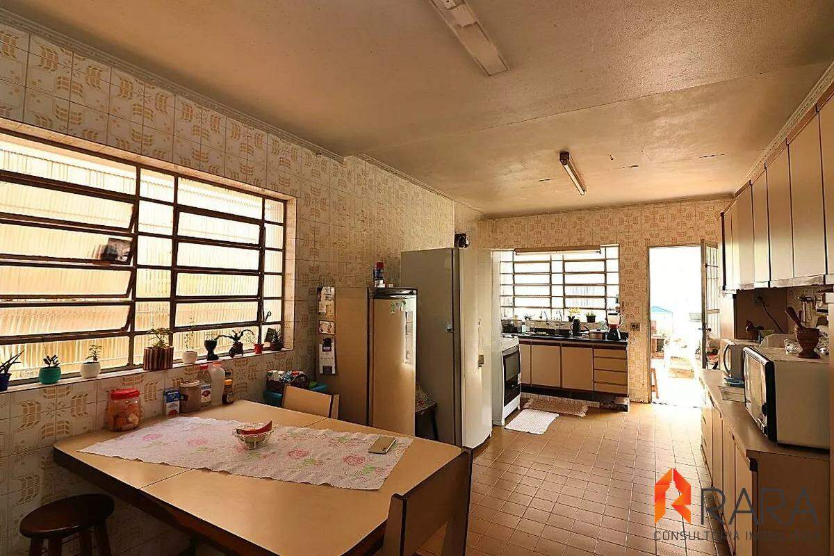 Sobrado para alugar com 3 quartos, 227m² - Foto 1
