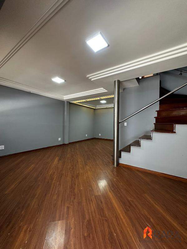 Sobrado, 6 quartos, 380 m² - Foto 2