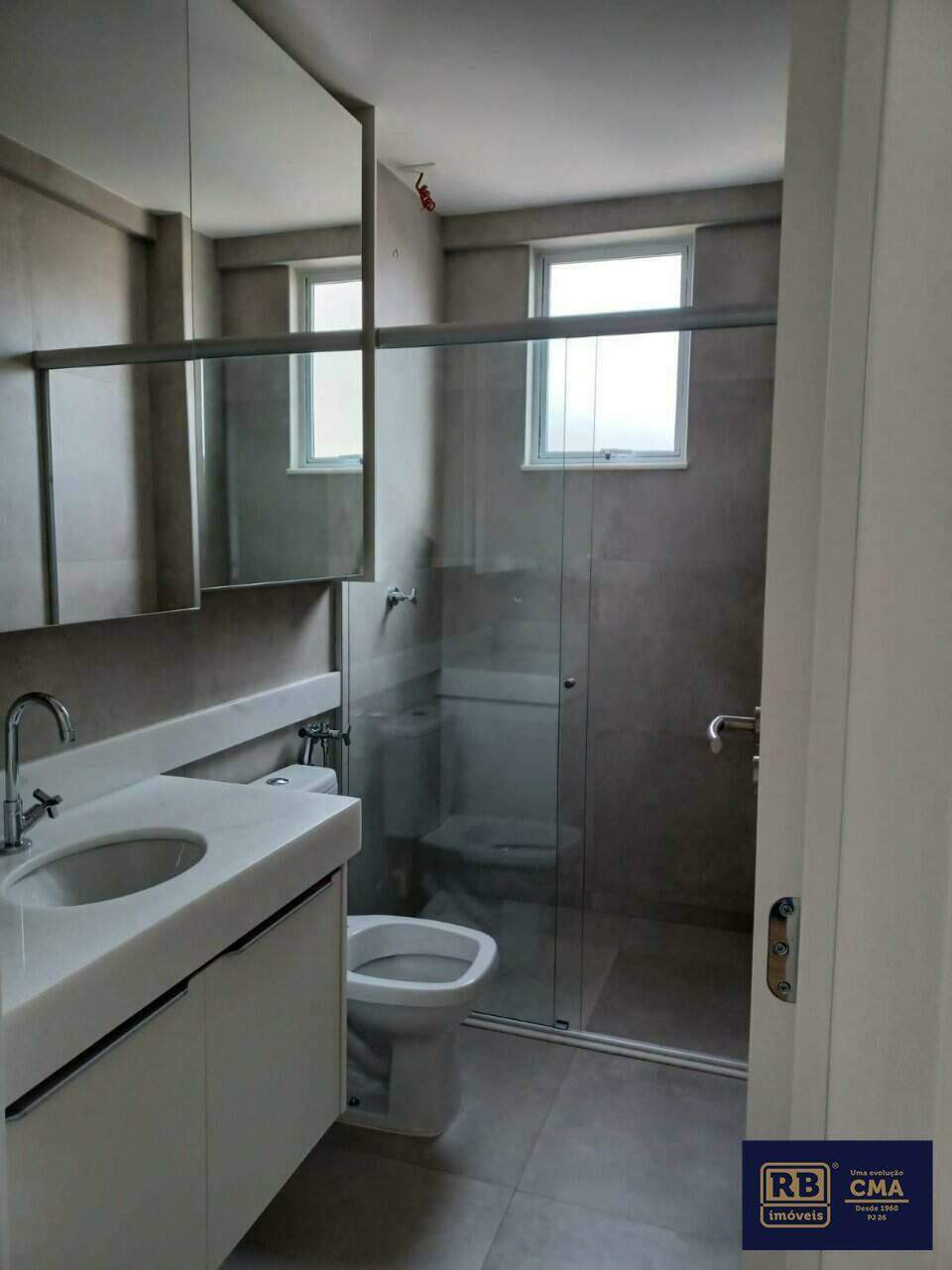 Apartamento à venda com 2 quartos, 66m² - Foto 2