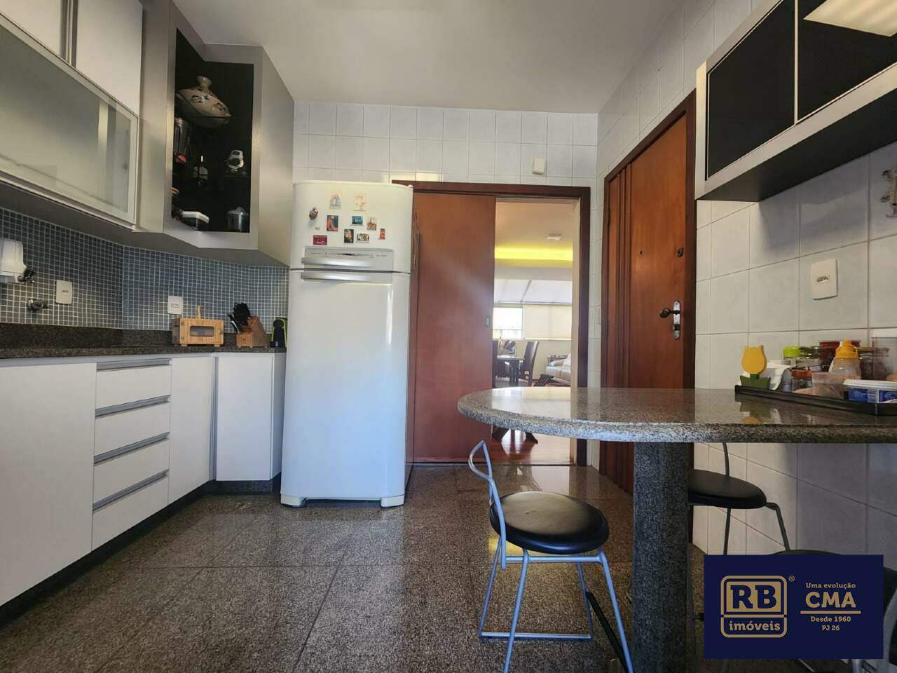 Apartamento à venda com 3 quartos, 128m² - Foto 8