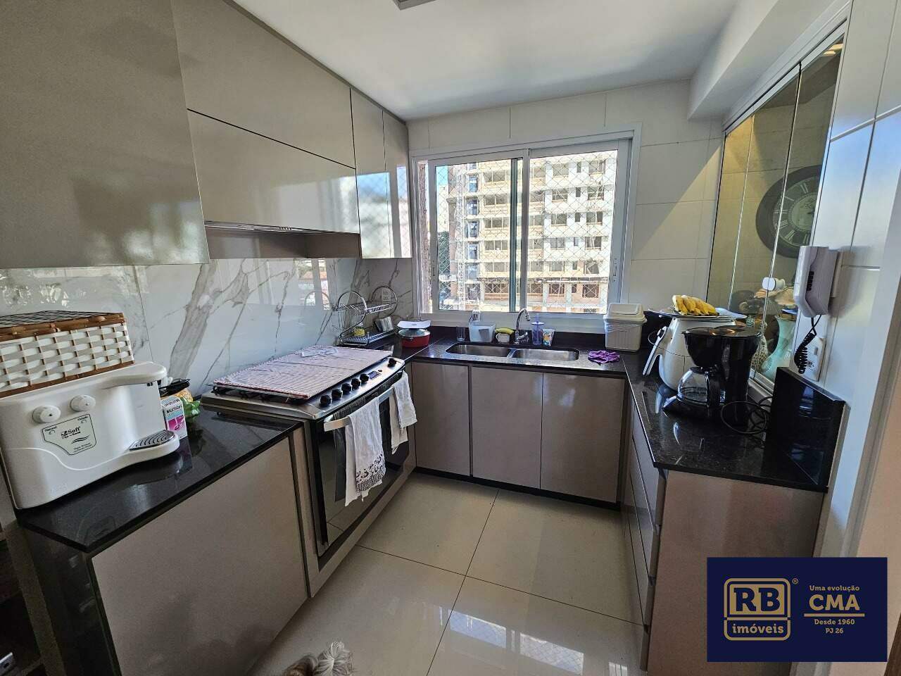 Apartamento à venda com 4 quartos, 141m² - Foto 2