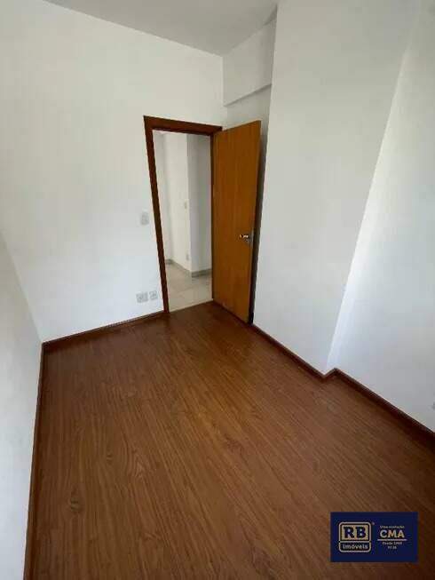 Apartamento à venda com 3 quartos, 70m² - Foto 2