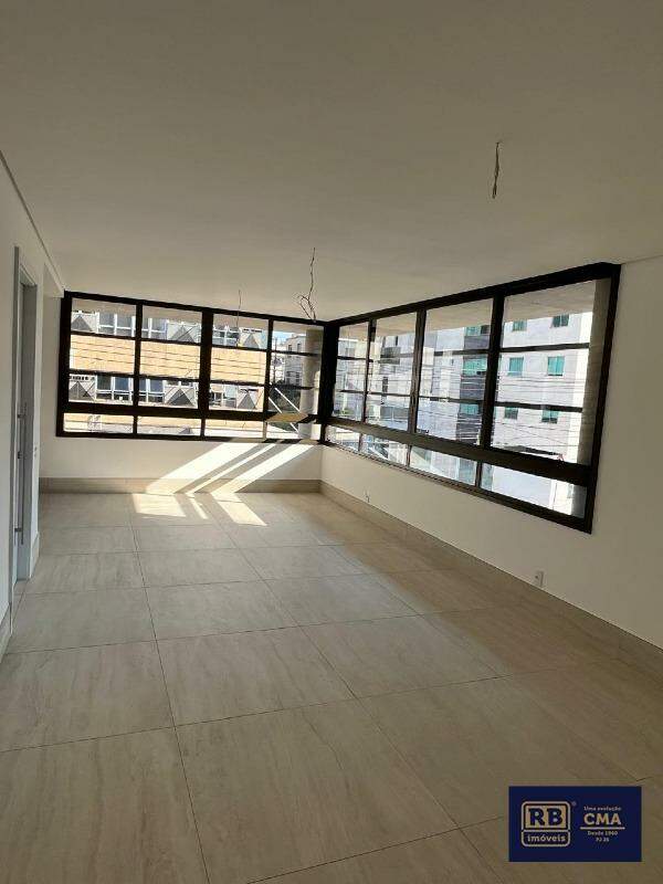 Apartamento à venda com 4 quartos, 150m² - Foto 2