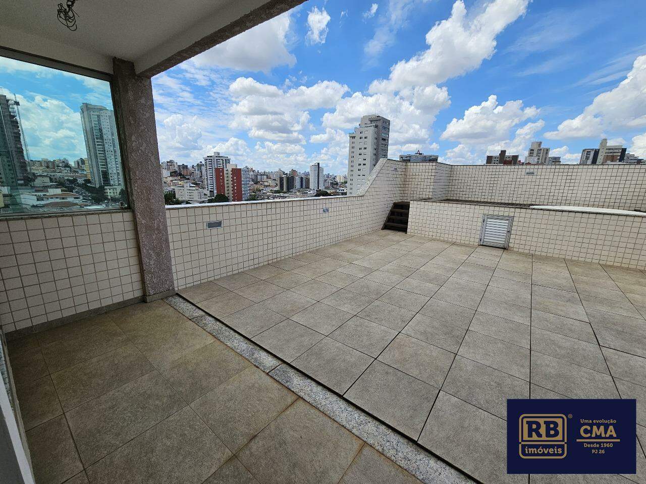 Cobertura à venda com 5 quartos, 300m² - Foto 1