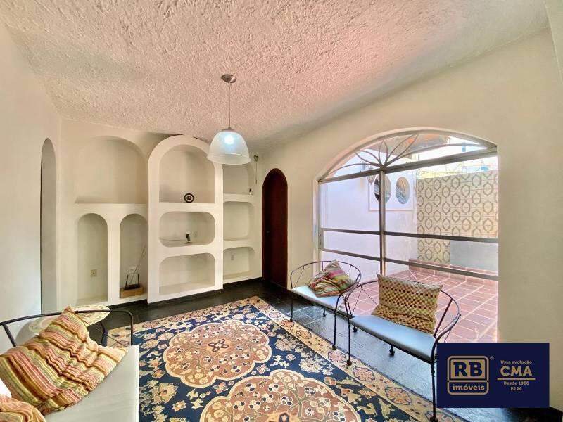 Casa à venda com 4 quartos, 312m² - Foto 1