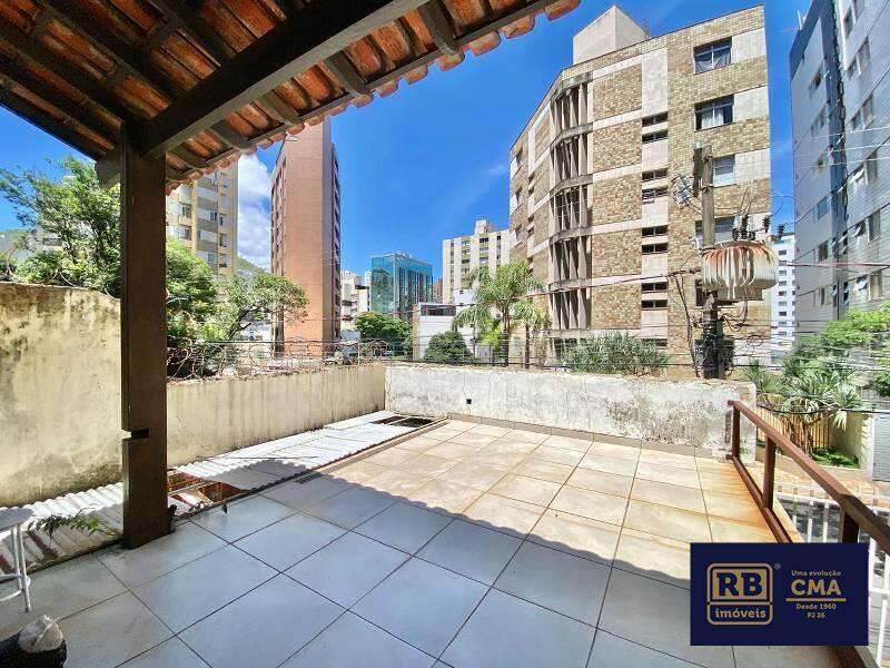 Casa à venda com 4 quartos, 312m² - Foto 2