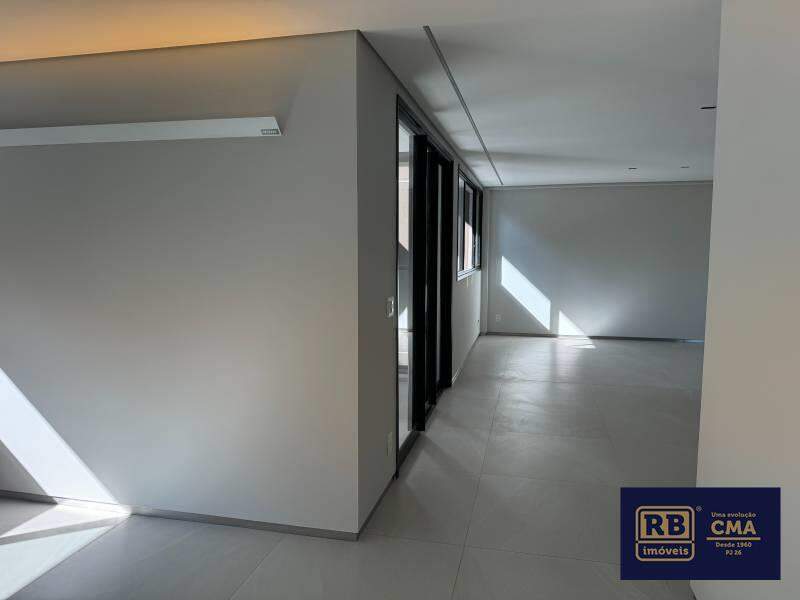 Apartamento à venda com 3 quartos, 138m² - Foto 2