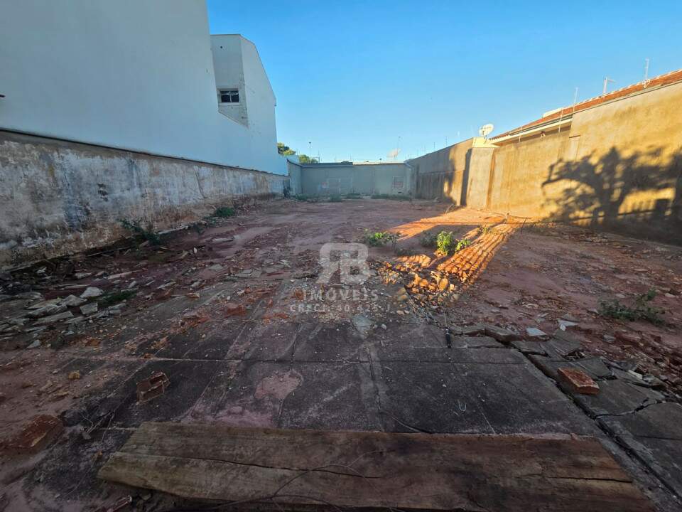 Terreno à venda no Bairro das Bandeiras: 