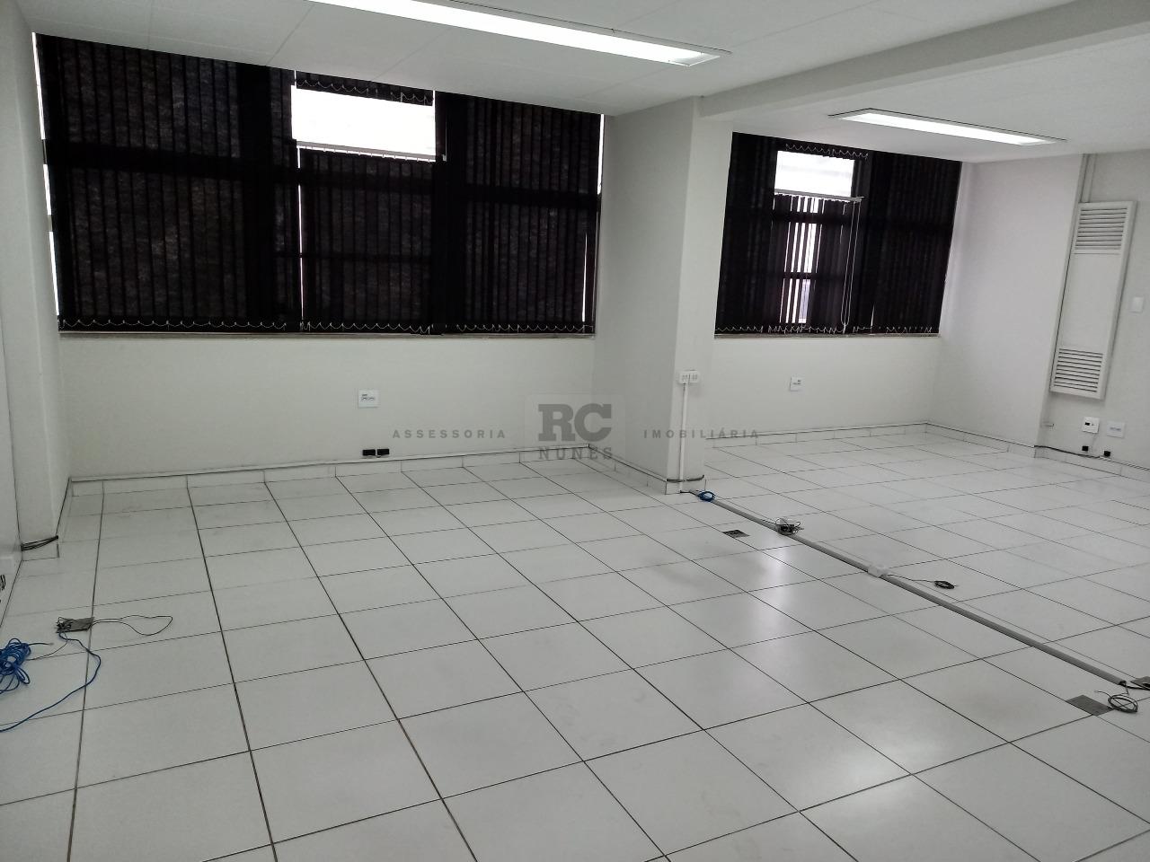 Andar corrido à venda no Centro: 