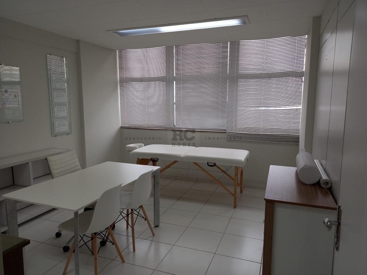 Andar corrido à venda no Centro: 