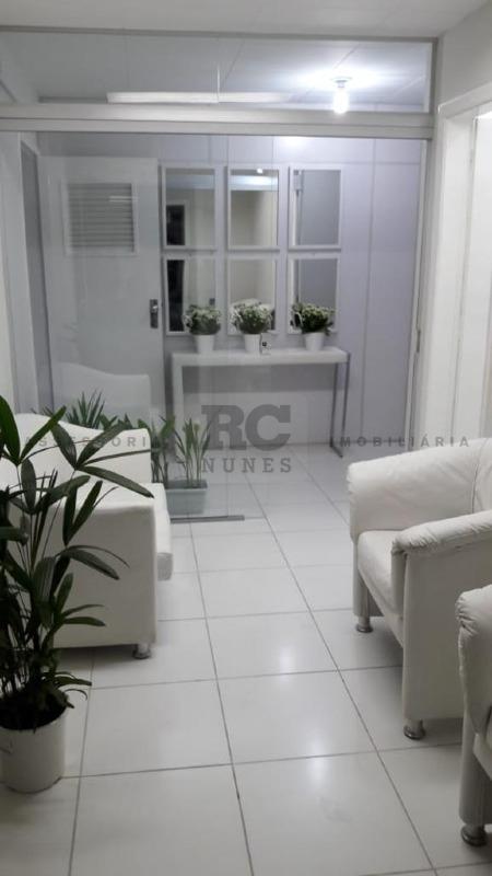 Andar corrido à venda no Centro: 