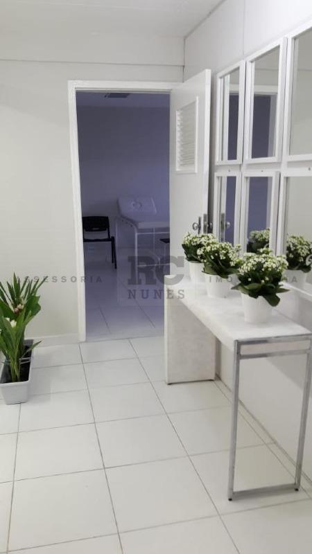 Andar corrido à venda no Centro: 