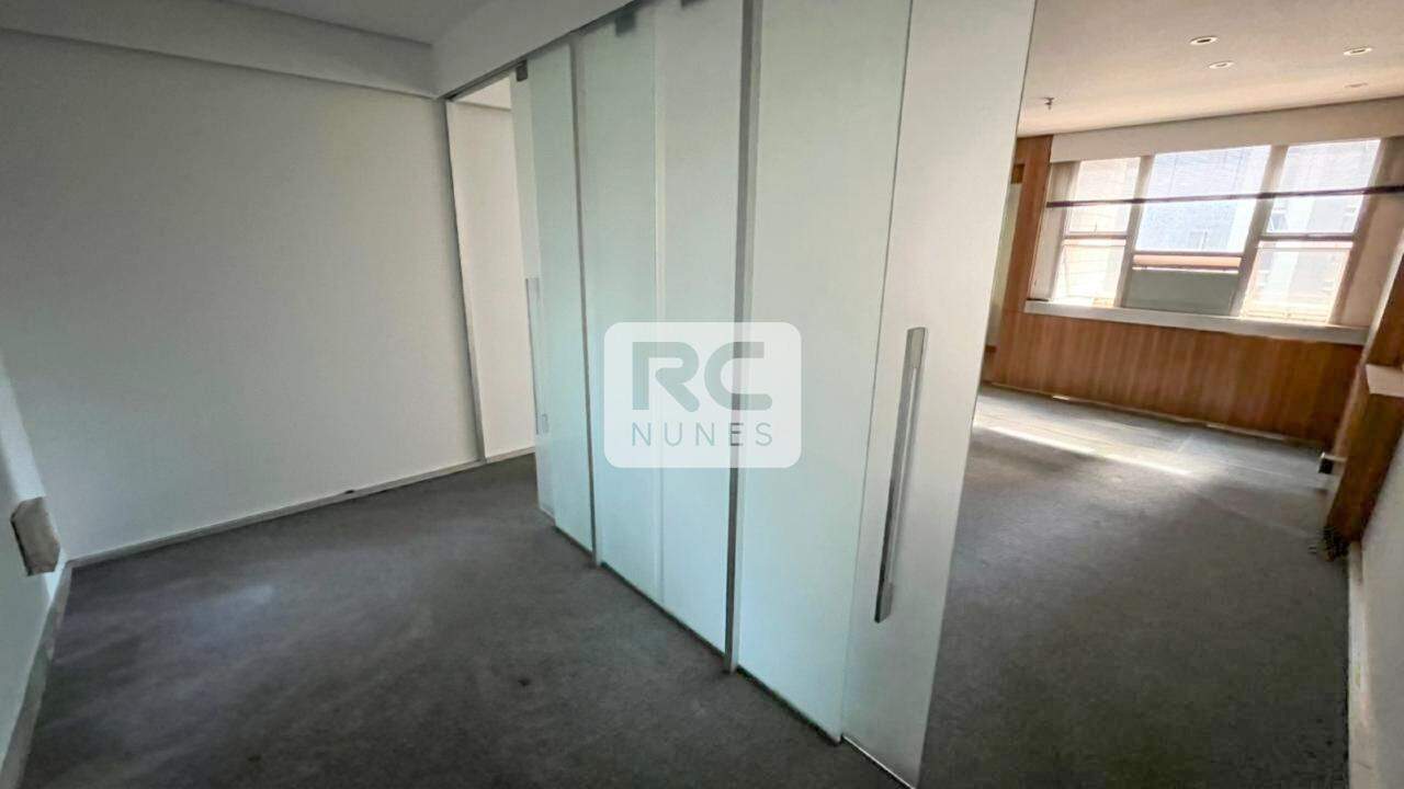 Sala à venda no Lourdes: 