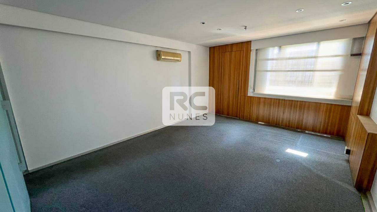 Sala à venda no Lourdes: 