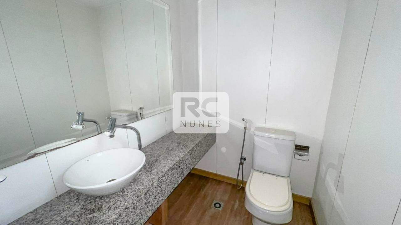 Sala à venda no Lourdes: 