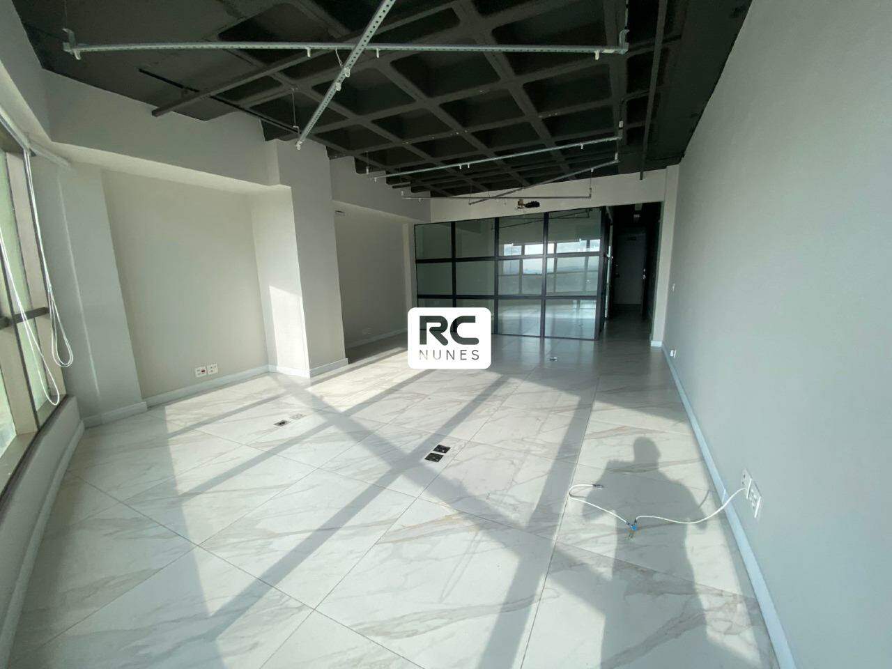 Sala para aluguel no Estoril: 