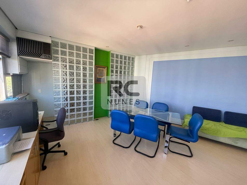 Sala à venda no Lourdes: 