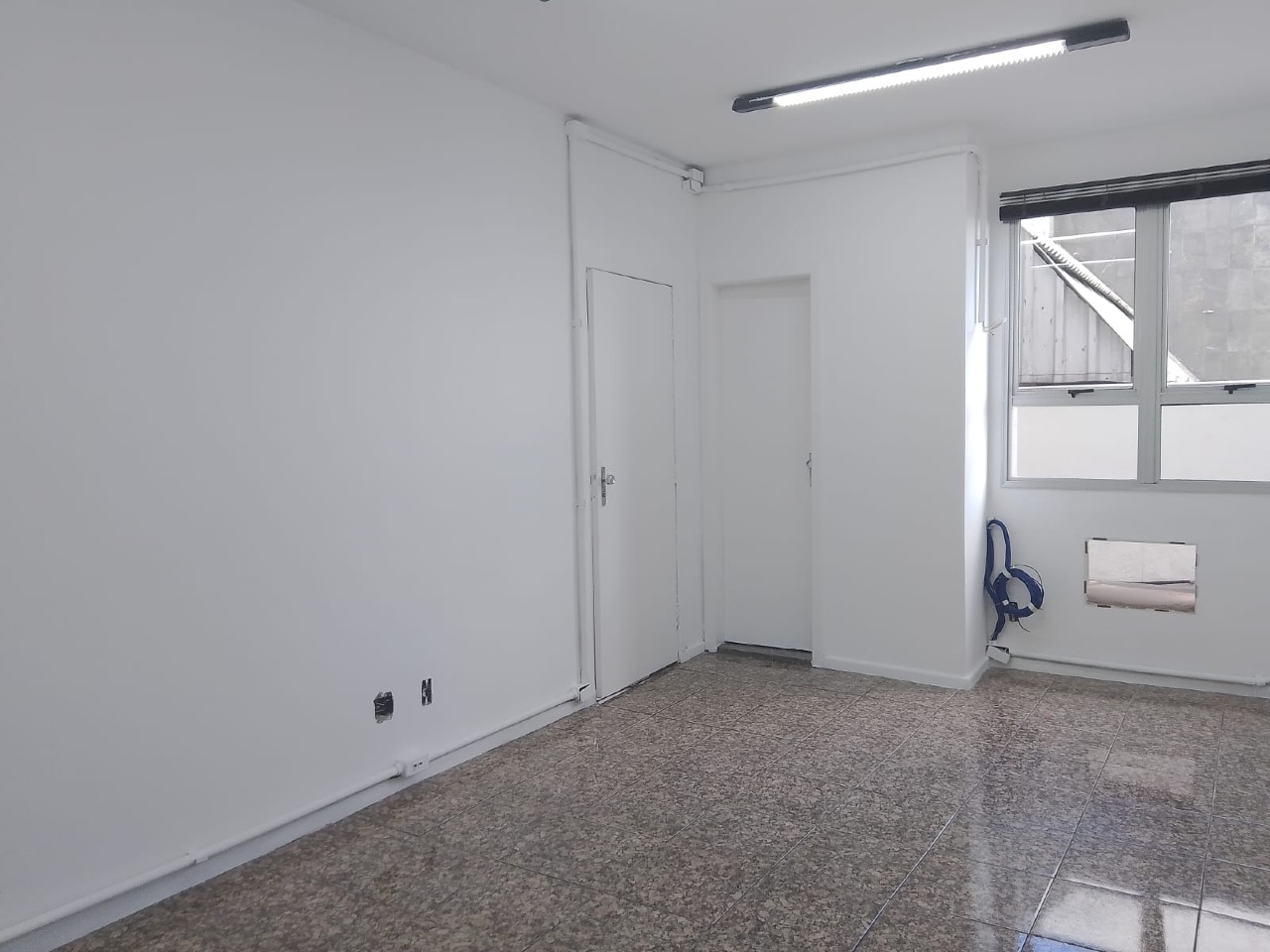 Conjunto de salas para aluguel no Estoril: 