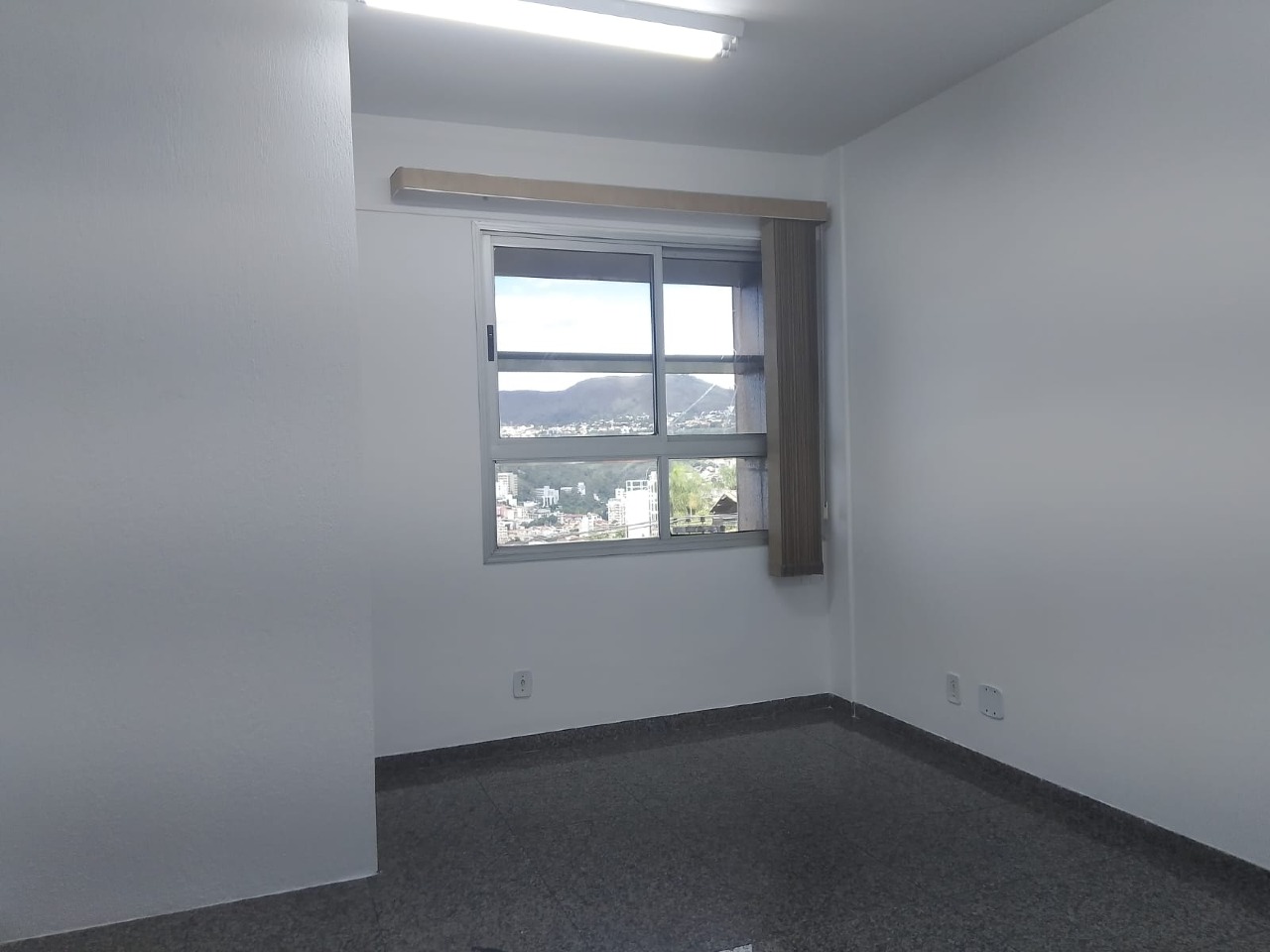 Conjunto de salas para aluguel no Estoril: 