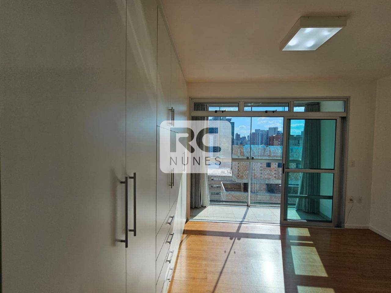 Cobertura à venda no Funcionários: 