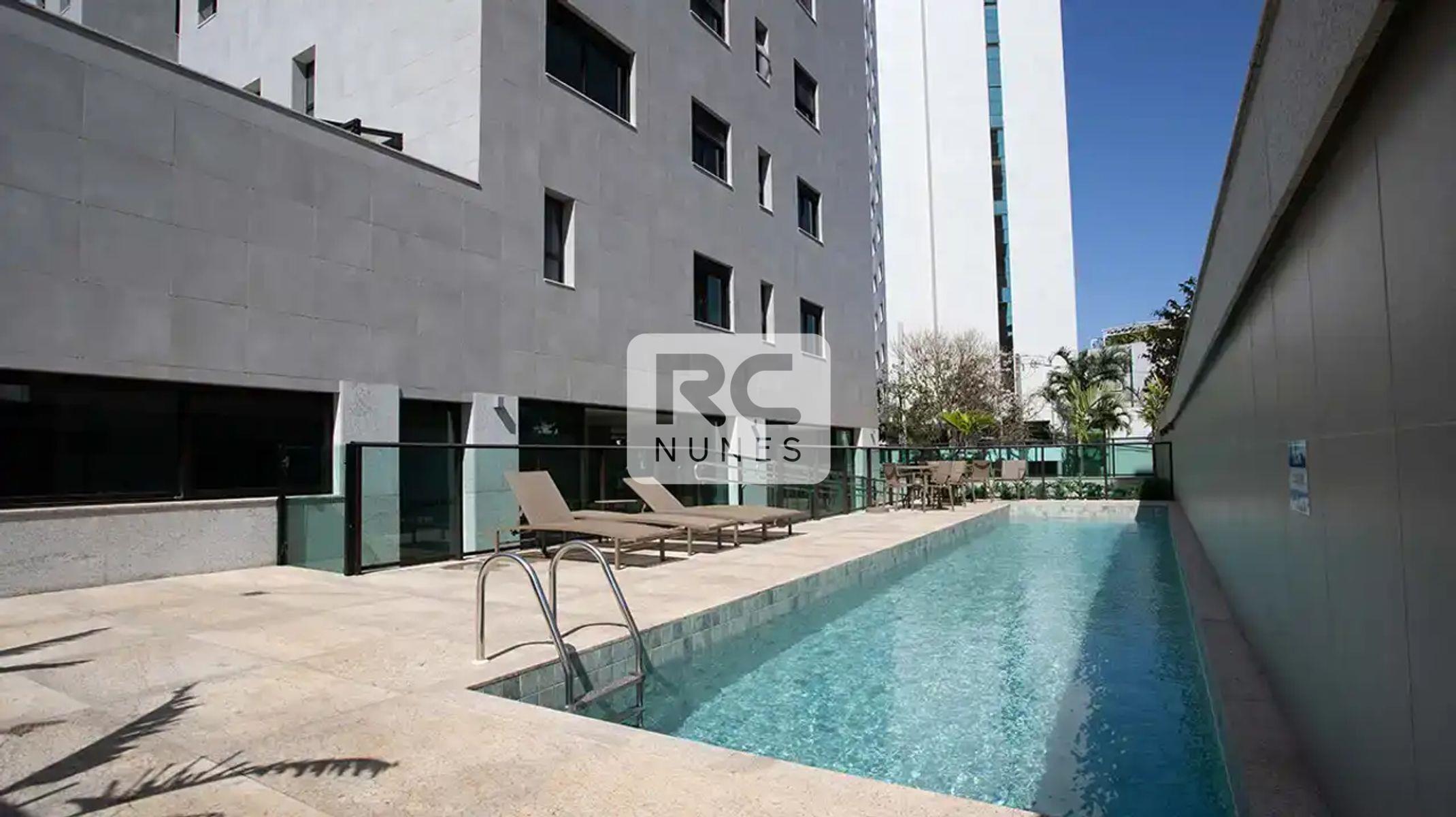 Apartamento à venda no Serra: Piscina área comum