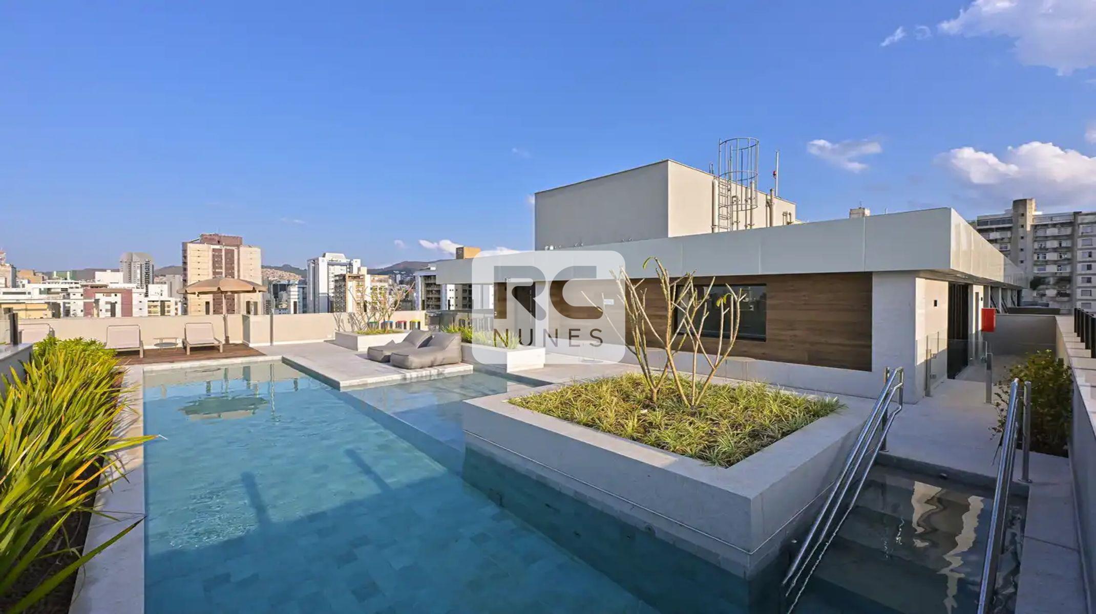 Apartamento à venda no Santo Agostinho: Piscina com deck no rooftop