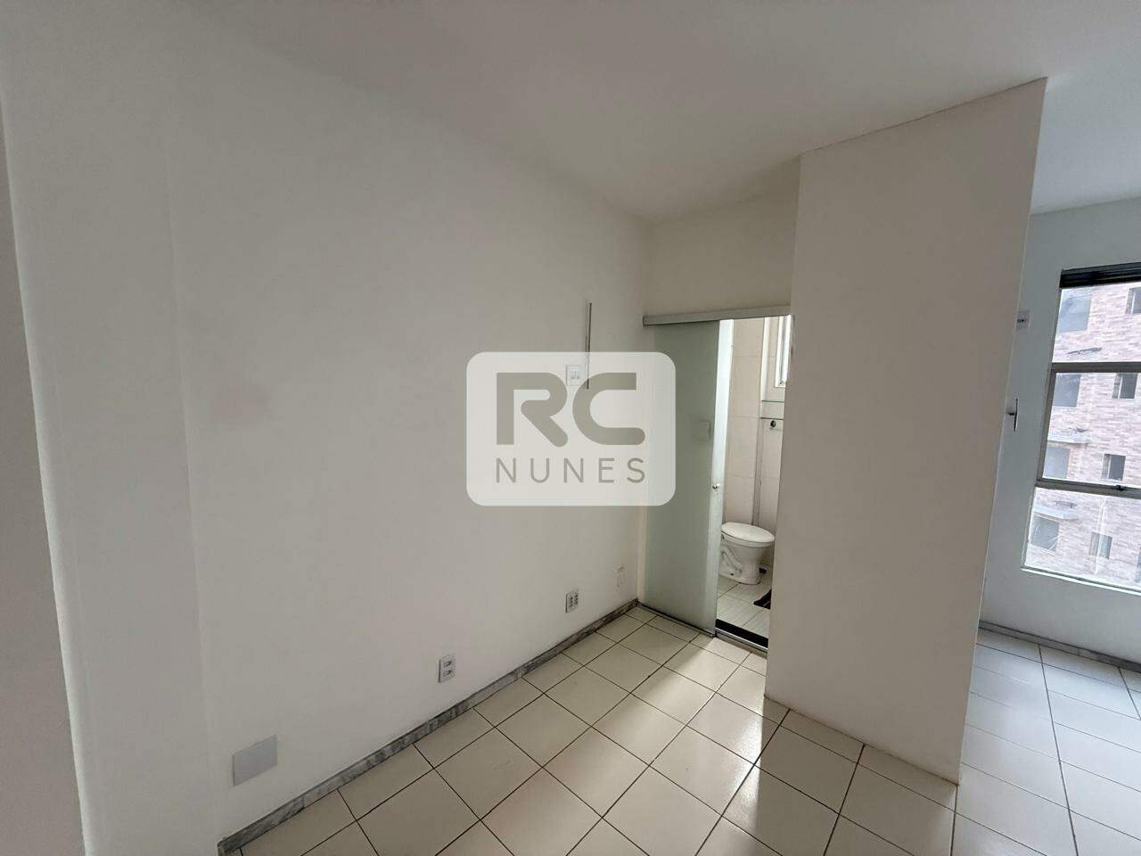 Sala à venda no Lourdes: 
