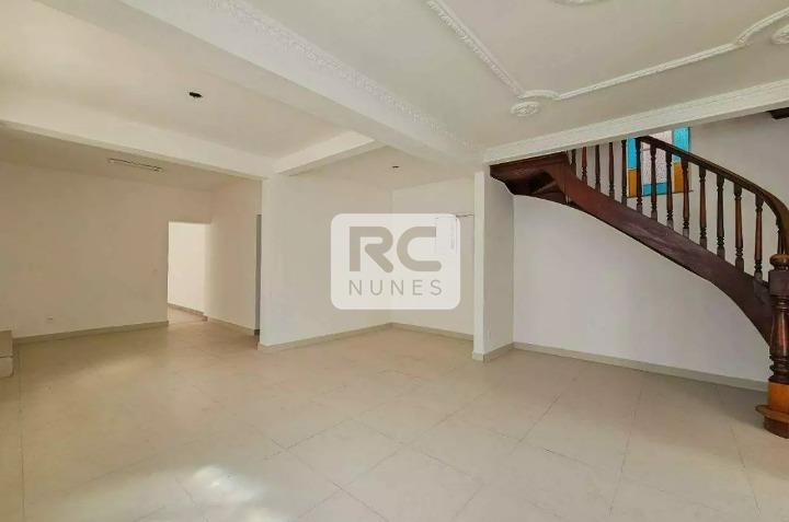 Casa à venda no Lourdes: 