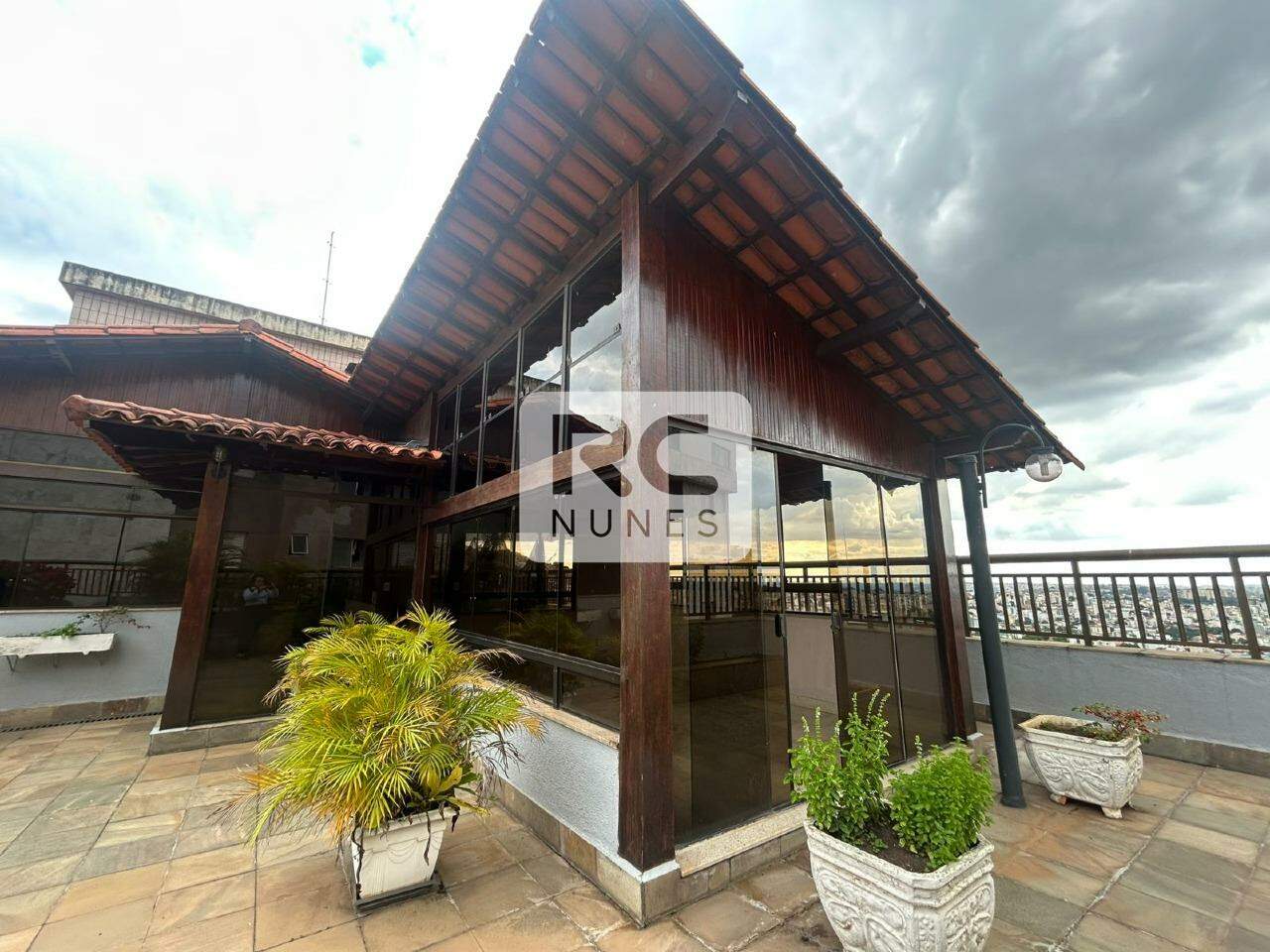 Cobertura à venda no Gutierrez: 